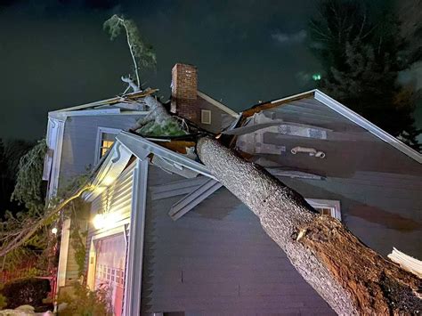 Thousands without power in Mass. as powerful storms roll through New England